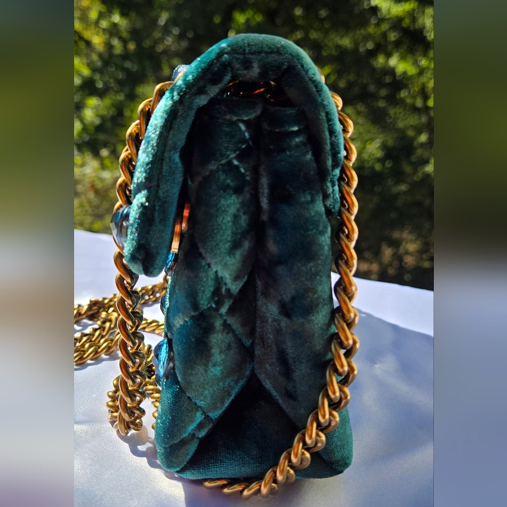 Kurt Geiger Green Velvet Crossbody Bag with Gold Chain - Picture 5 of 10